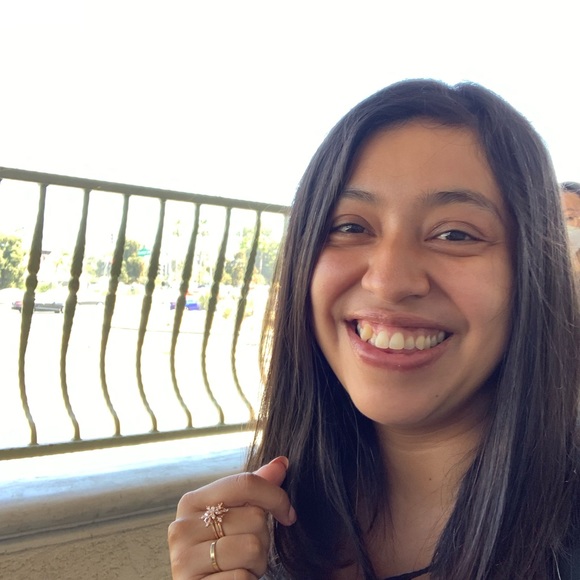 Meet your Posher, Stephanie - Picture 1 of 1